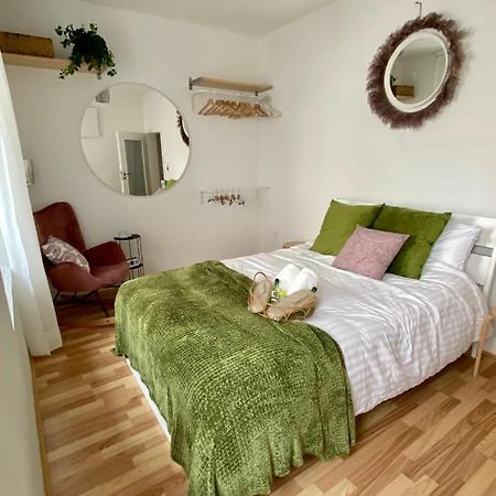 Stay In Aux, Feel At Home ! 2 Room Apartment Central Incl All You Need For 4 Person, 24H Check In, Pkw Parking Only Augsburg Luaran gambar